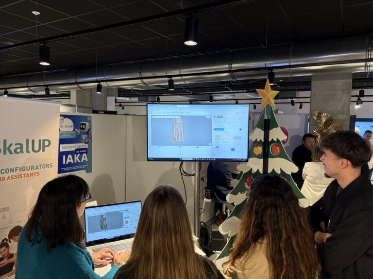 Visitors testing the S2G XR 3D configurator at the AIKA Fair in Namur